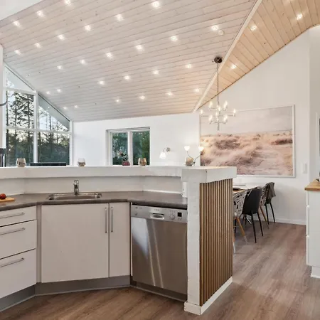 1104 Holiday home *